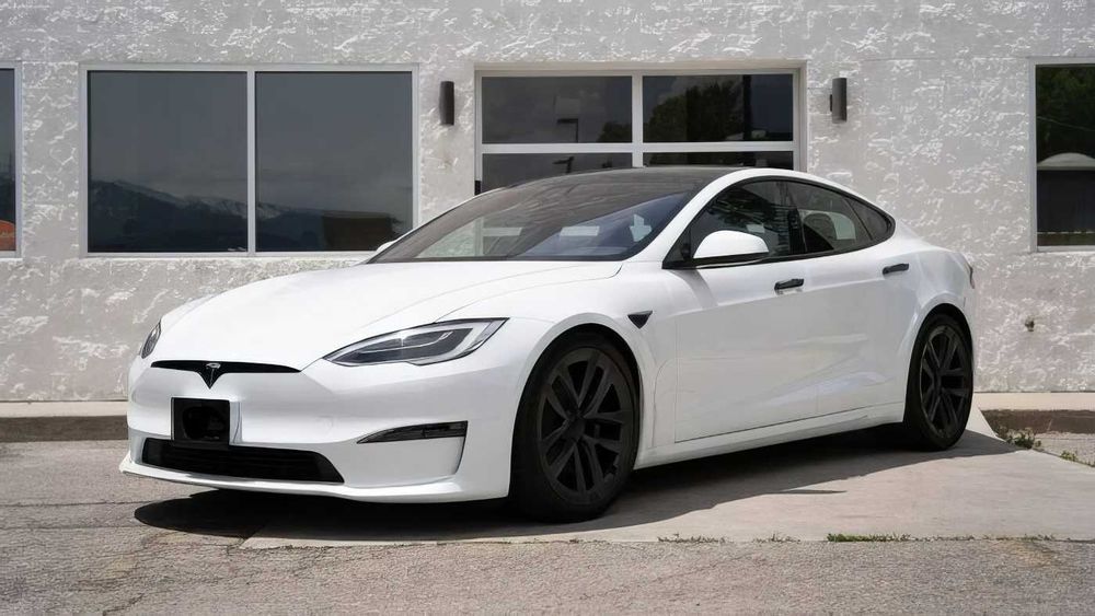 Tesla Model S Plaid      2021