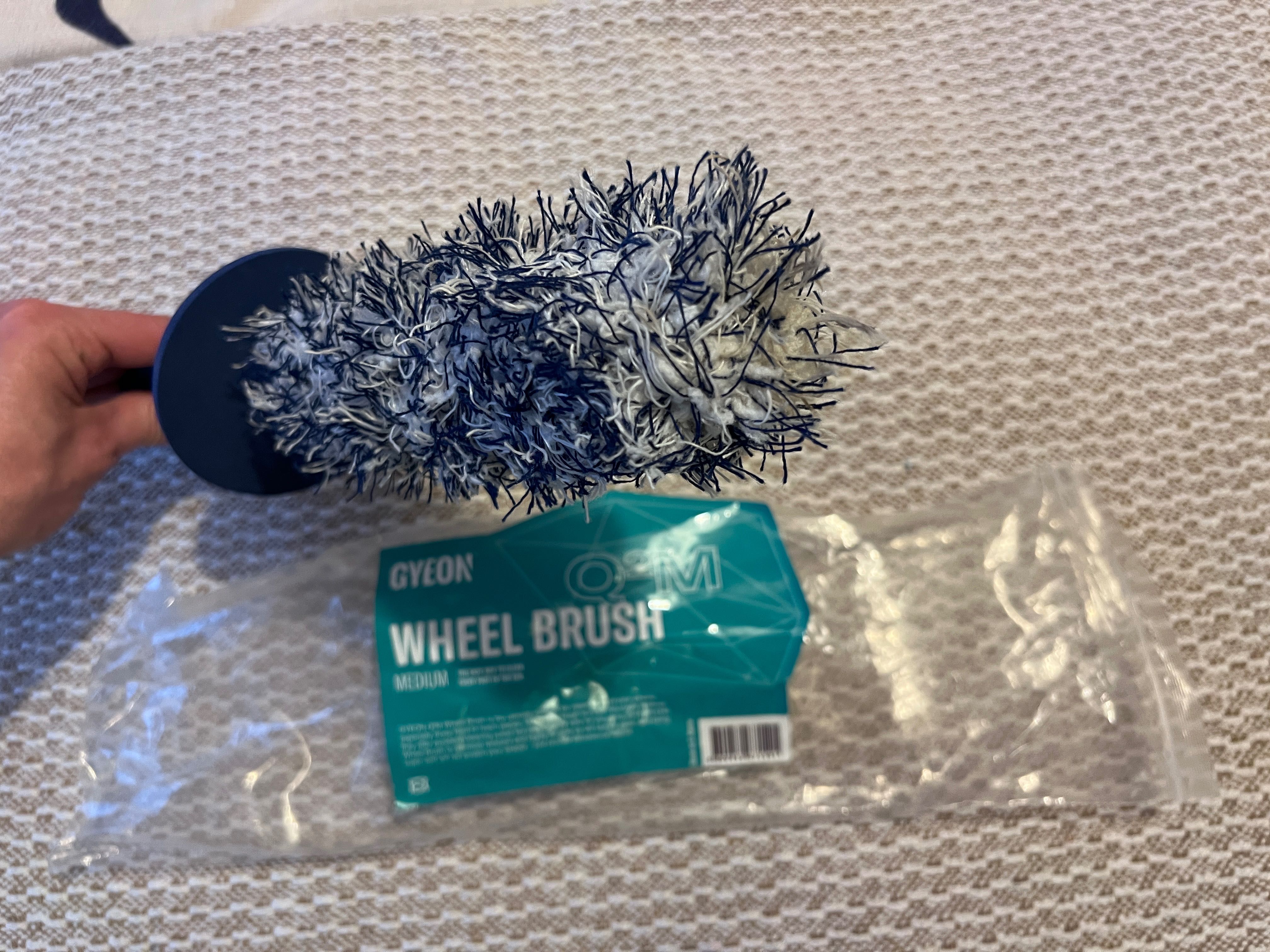 Gyeon Q2M WheelBrush Medium– szczotka z mikrofibry do czyszczenia felg