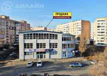 Здание на Южном микрорайоне, на фасаде улицы