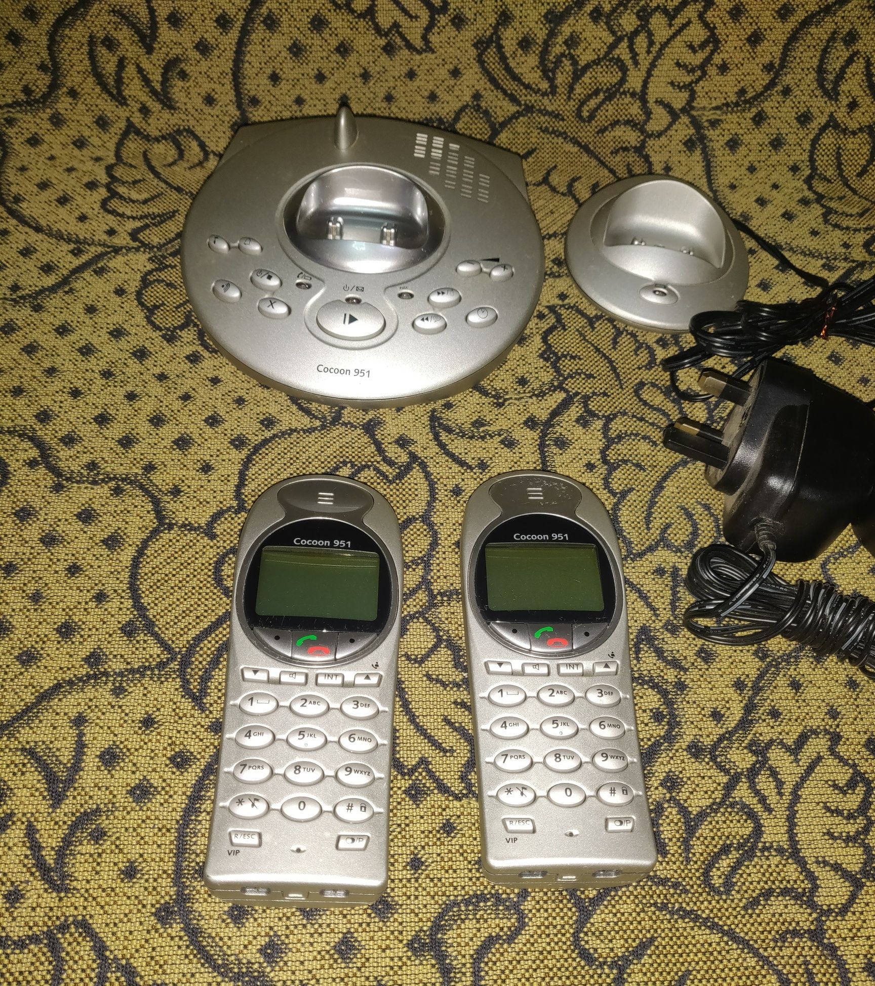 Домашний радиотелефон с двумя трубками Cocoon 951