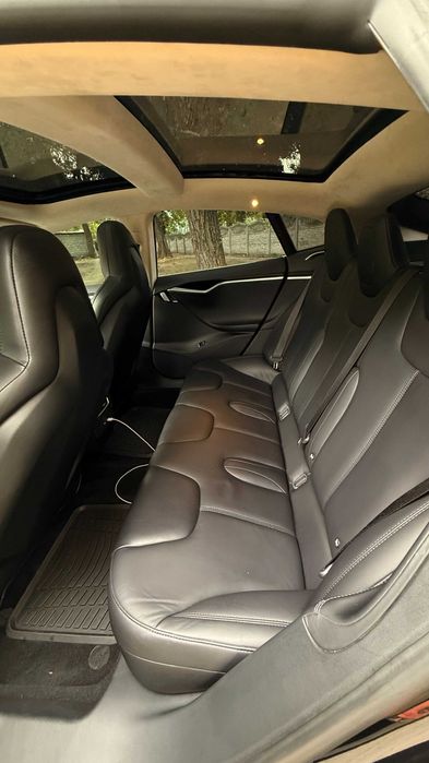 Tesla model s 90d dual motor Rest