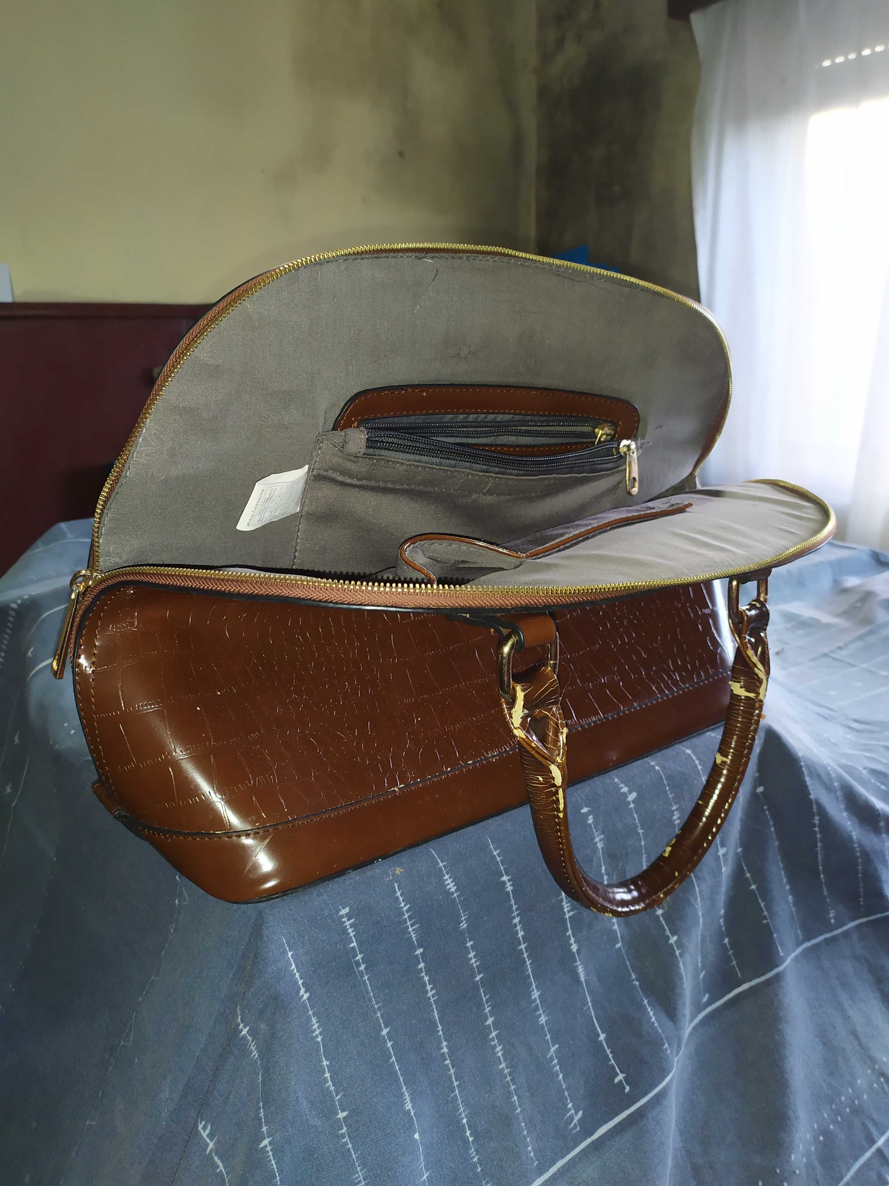 Bolsa de mulher em pele