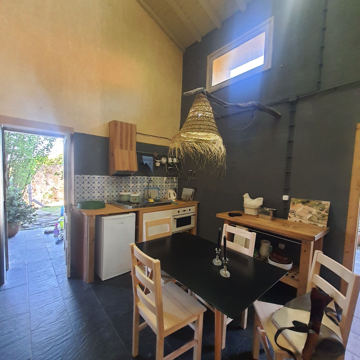 Alugo Casa Renovada