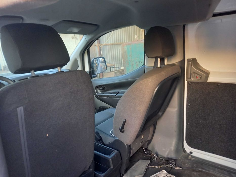 Микроавтобус грузовой Nissan NV 200