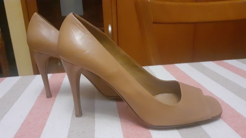 Sapato Prada salto alto marron claro
