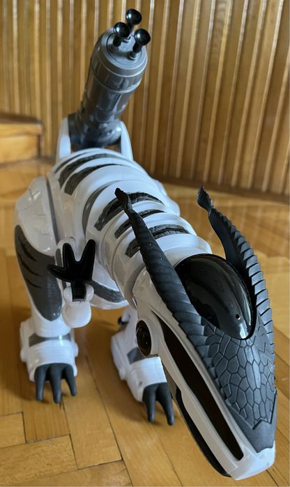 Інтерактивний робот-динозавр на пульті керування К9