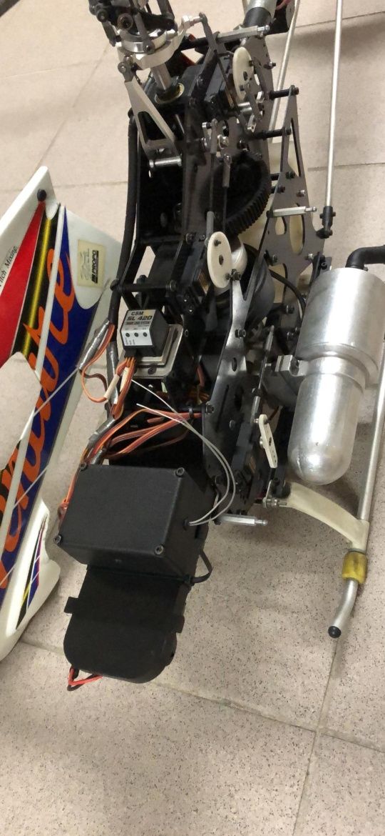 Helicóptero JR 90