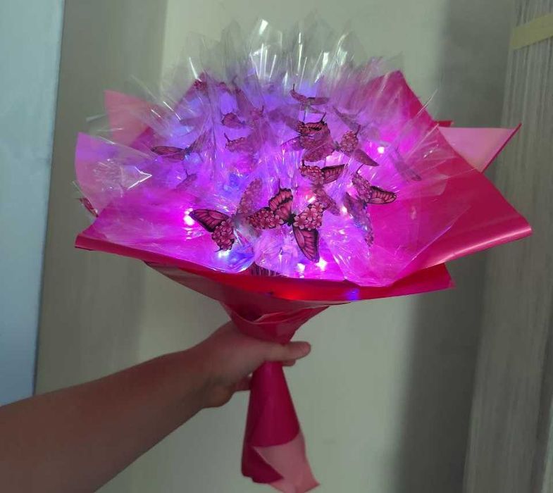Букет з метеликів що світяться.