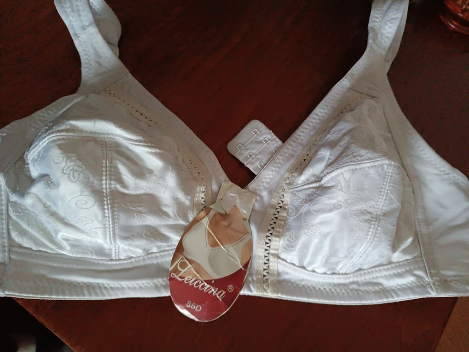 Бюстгальтер жіночій розмір Д без кісточок , частковох/б