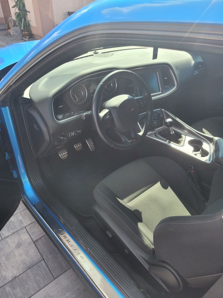 Dodge challenger SRT 6.4 v8 manual "scat pack"