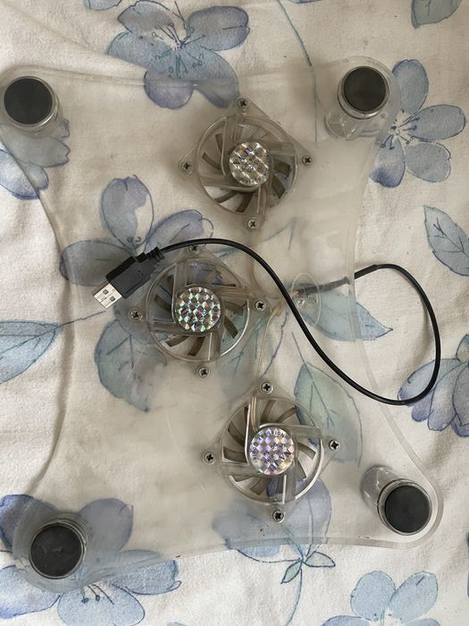 Podstawka chłodząca pod laptopa sprawna