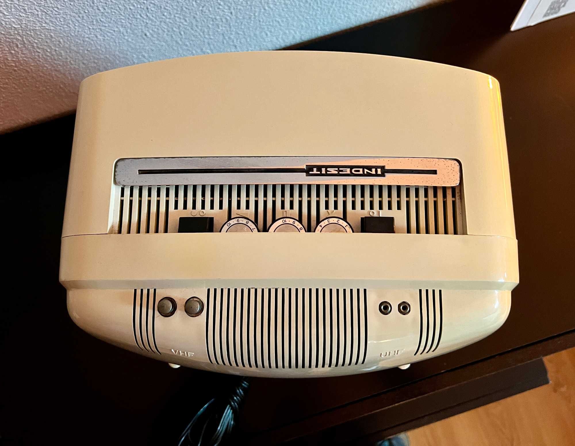 TV Televisão Indesit 12" Preto e Branco / Vintage / Retro / Space Age