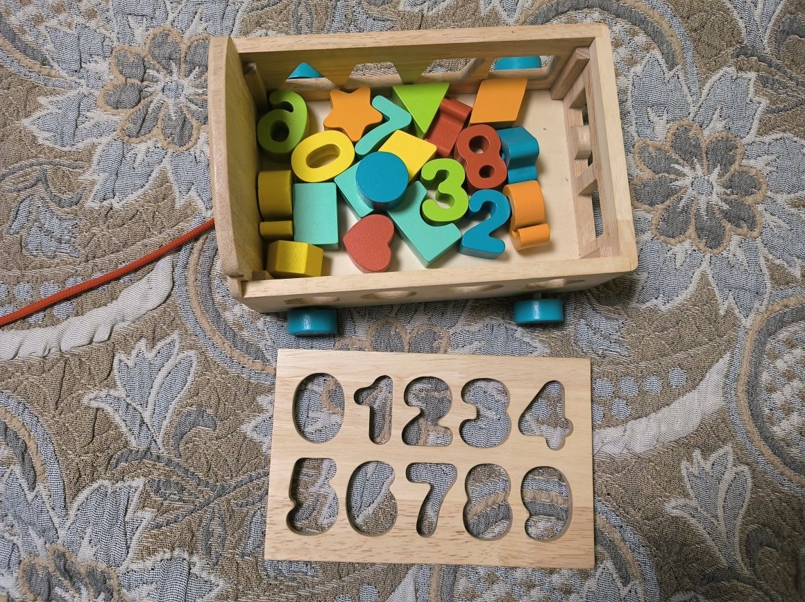 Дитяча навчальна іграшка автобус шкільний з цифрами, буквами