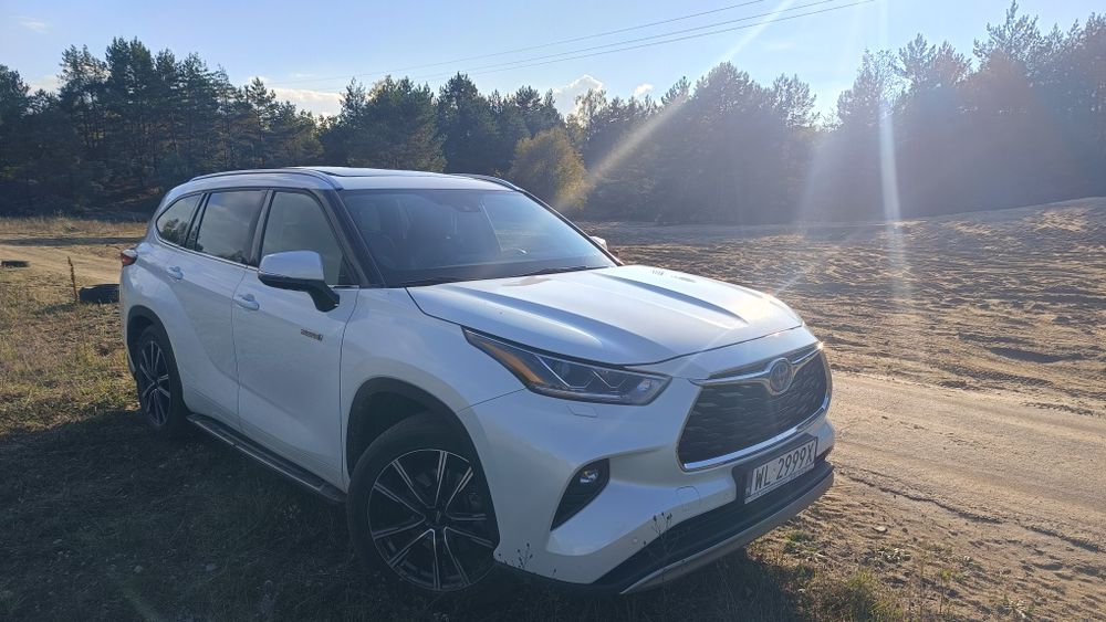 Wynajem aut Toyota SUV 7 osobowy