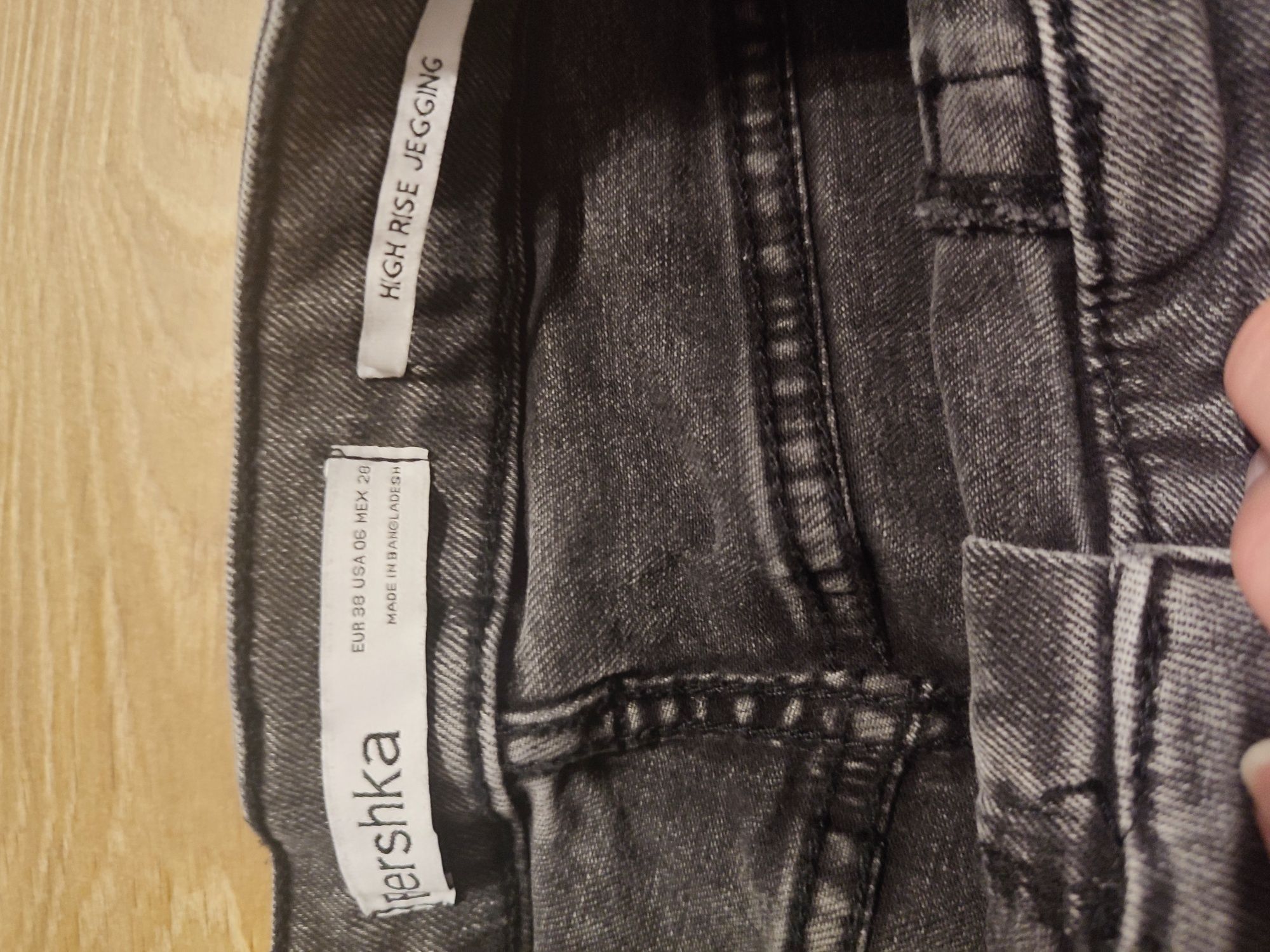 Spodnie/jeansy damskie, rozm. 38/M, Bershka