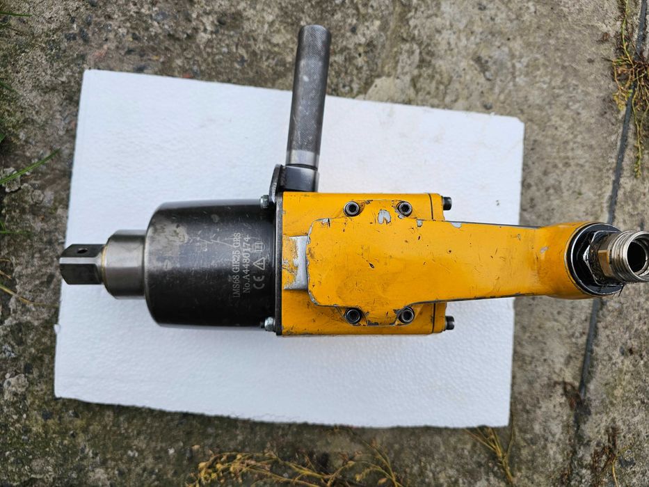 Ударный гайковерт