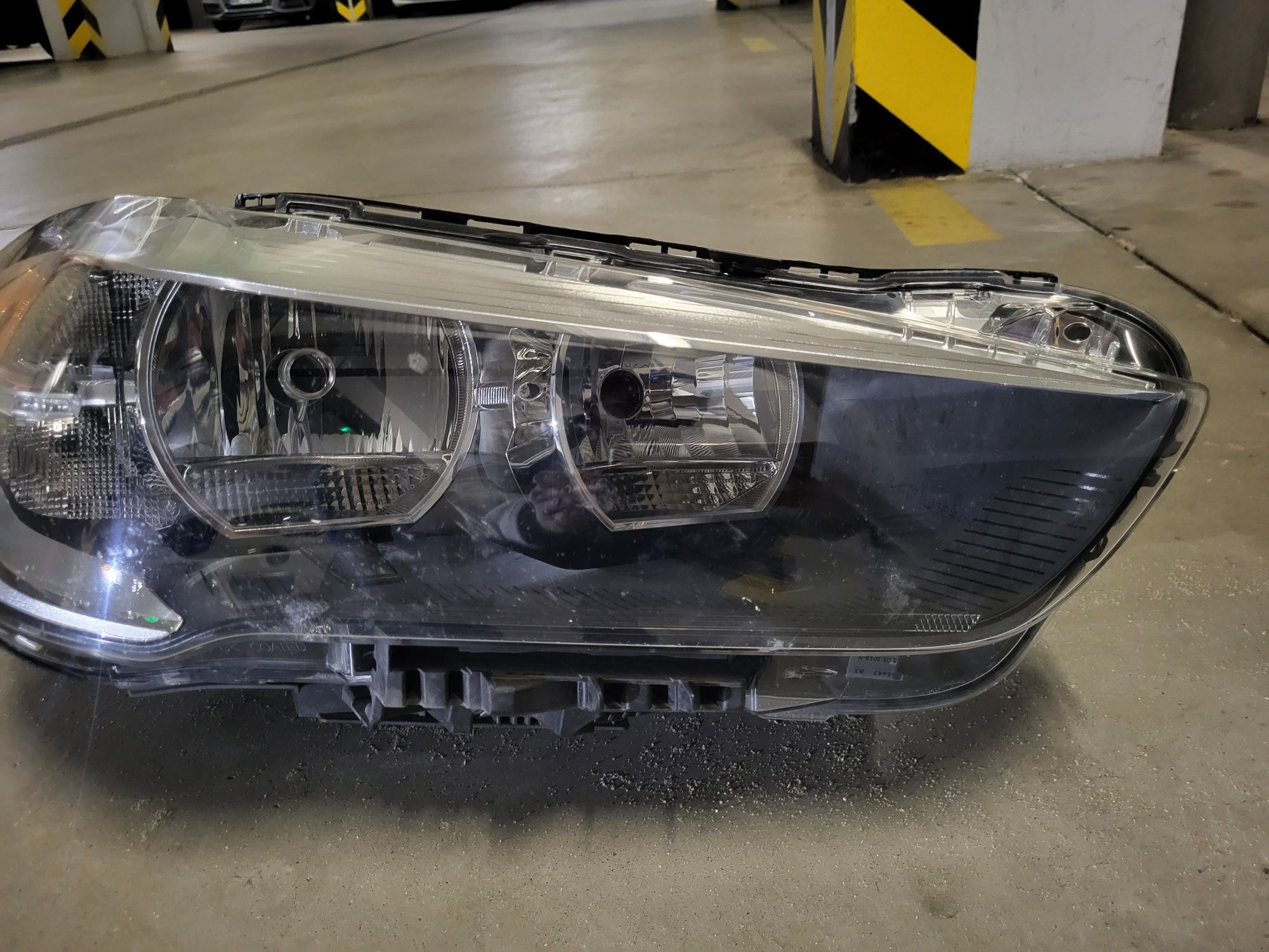 Lampa przód prawa bmw x1 F48 USA  h7
