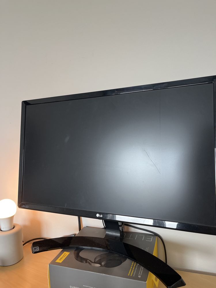 Monitor LG 21,6”