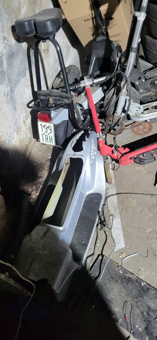 4 hulajnogi elektryczne do naprawy.