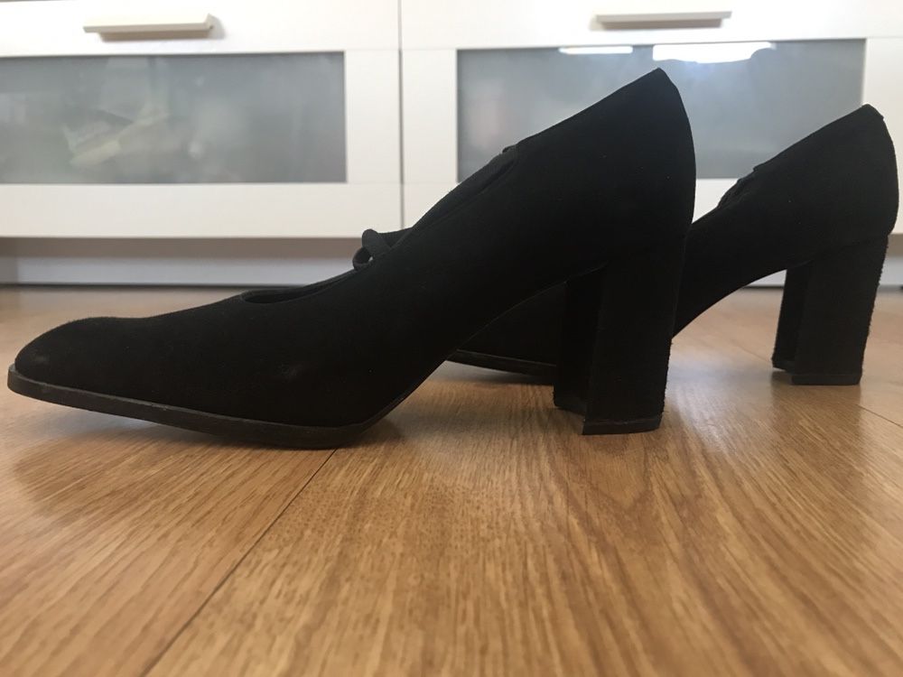 Sapato em camurça preto