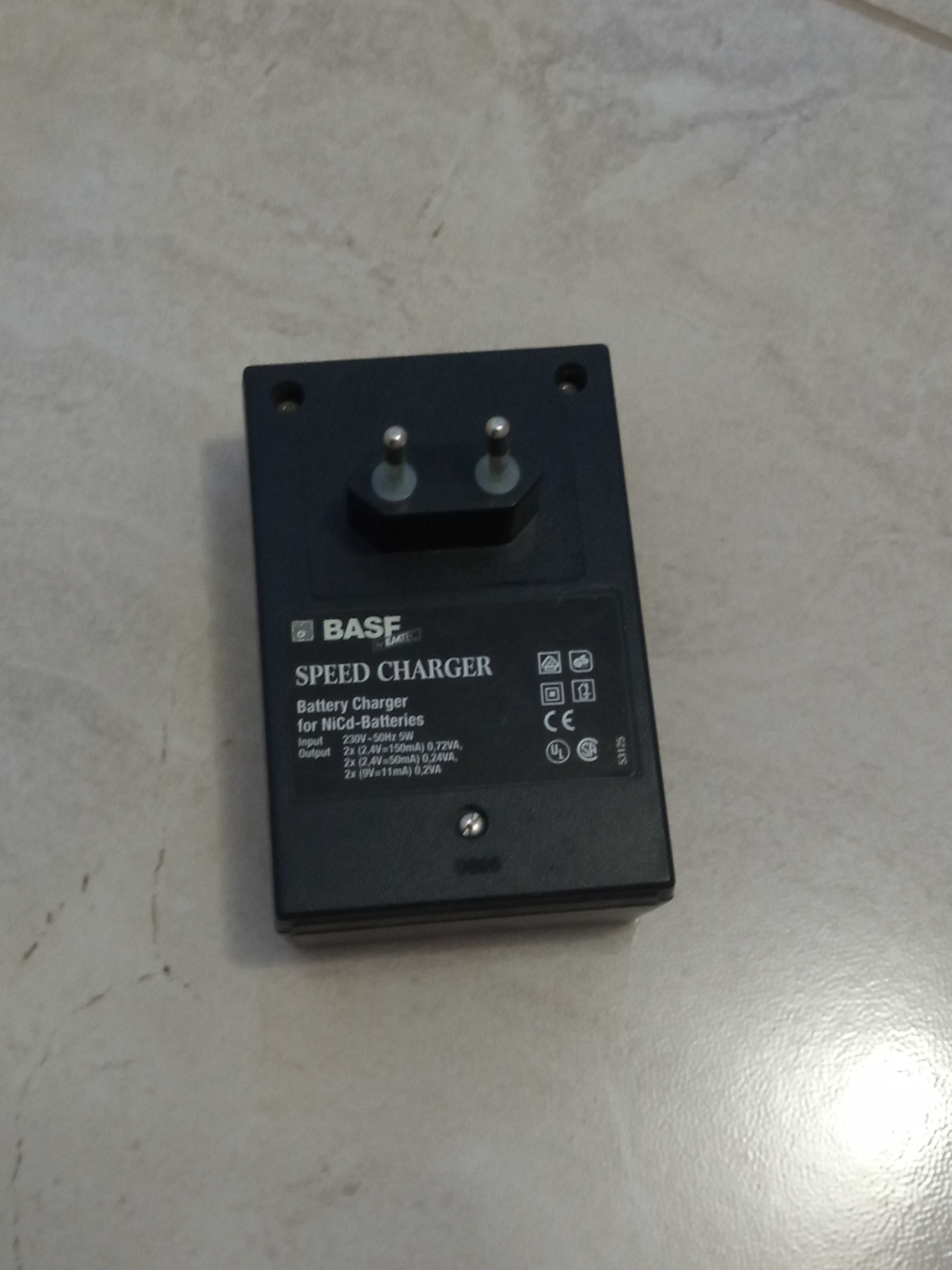 Зарядний пристрій для акумуляторних батарейок BASF