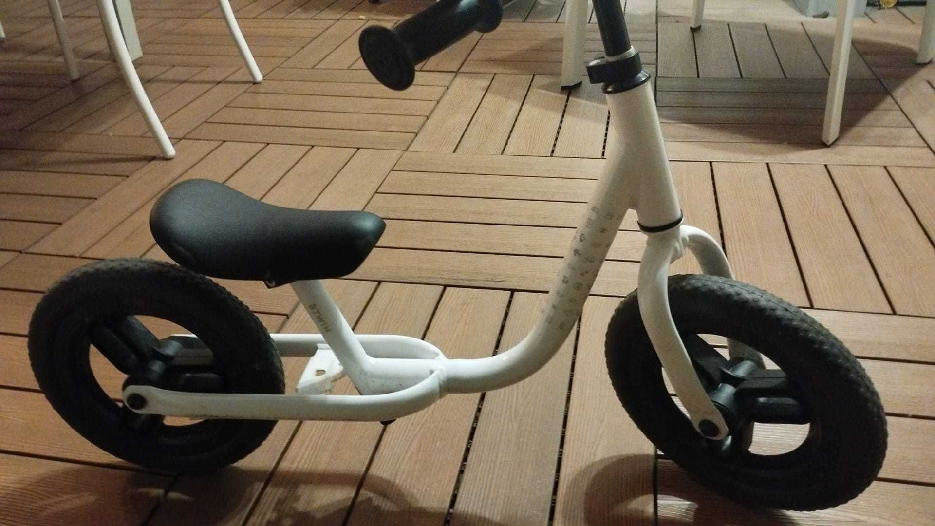 Bicicleta de equilíbrio semi nova