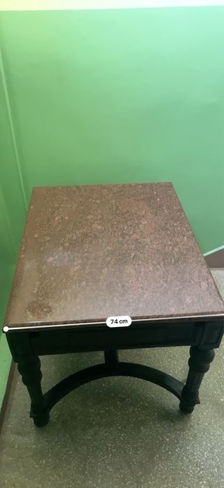 Antyczny stół z XVII wieku