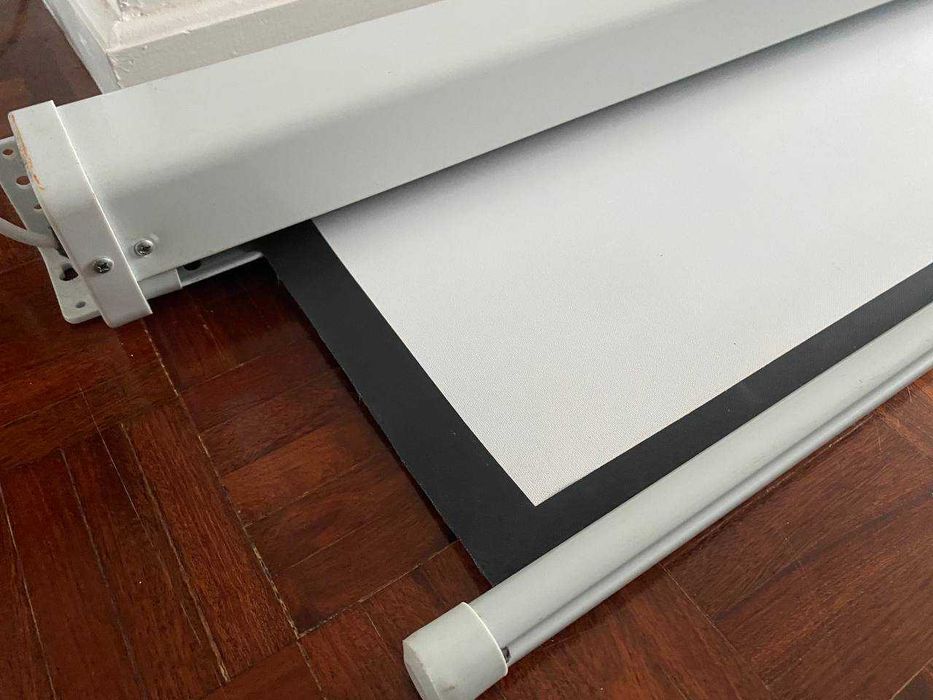 Tela de projeção grande