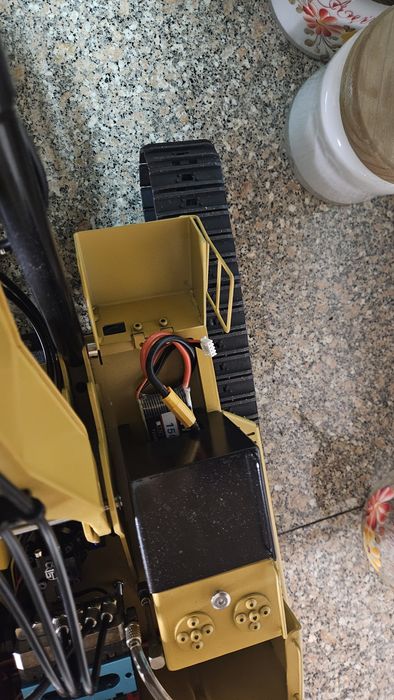 Giratória hidráulica 390F escala 1/14 - rádio control