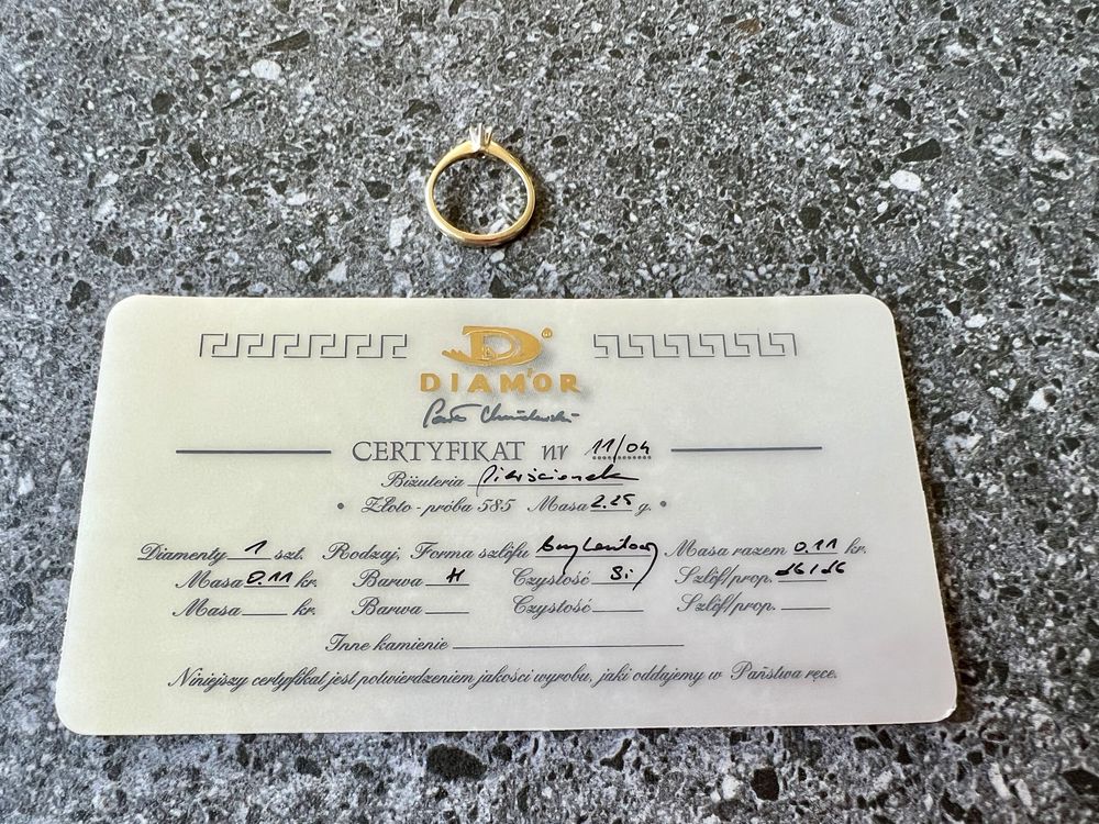 Pierscionek złoty 585 z brylantem zaręczynowy