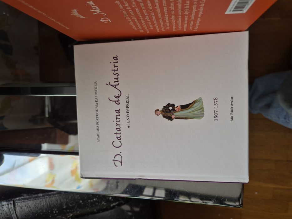 (Reservado) Coleção de livros rainhas e infantas de portugal