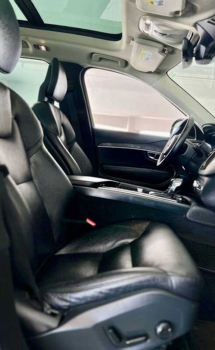Volvo XC90 T6      2020