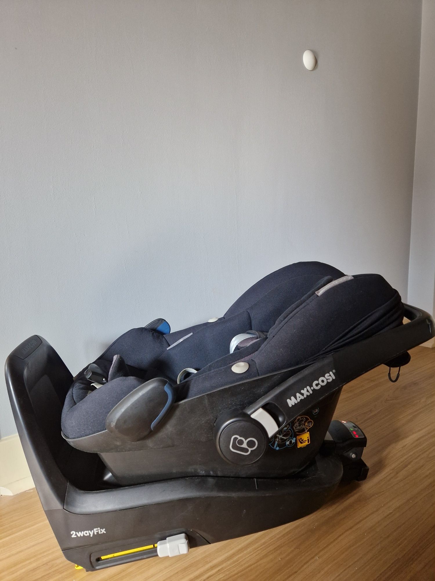 Fotelik Maxi Cosi Pebble Plus 0-13 z bazą Isofix