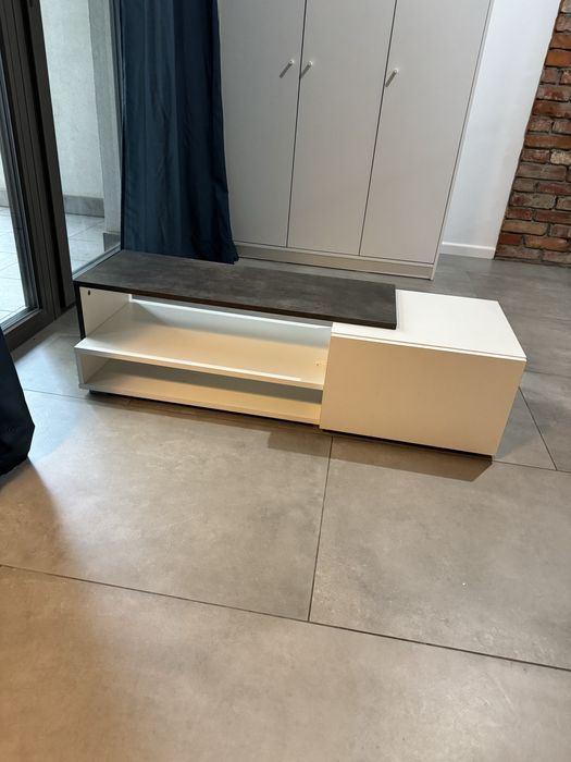 Szafka RTV – nowoczesna, niska, biel + beton