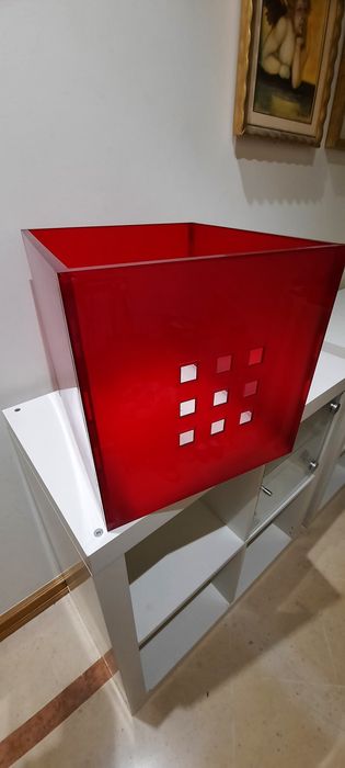 Caixa vermelha Ikea
