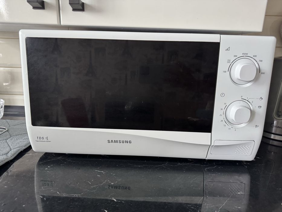 Мікрохвильовка Samsung ME81KRW