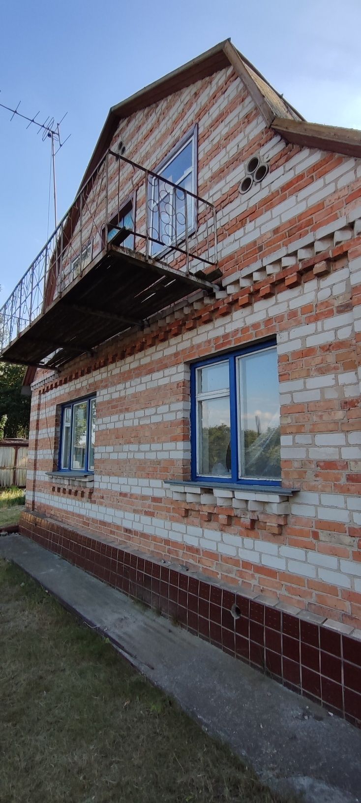 Продам фасадну ділянку з будинком в Корчаку