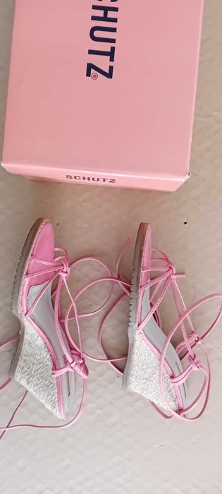 Sandálias Schutz 38 como novas!