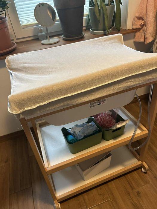 Przewijak z wanienką  na kółkach