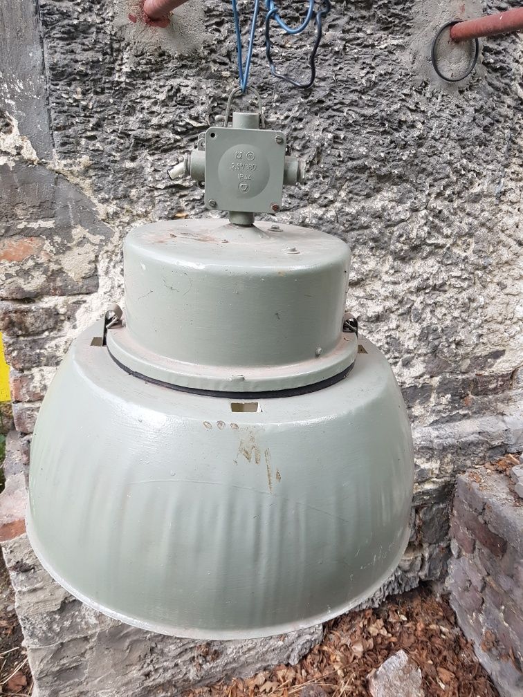 Duża lampa halowa