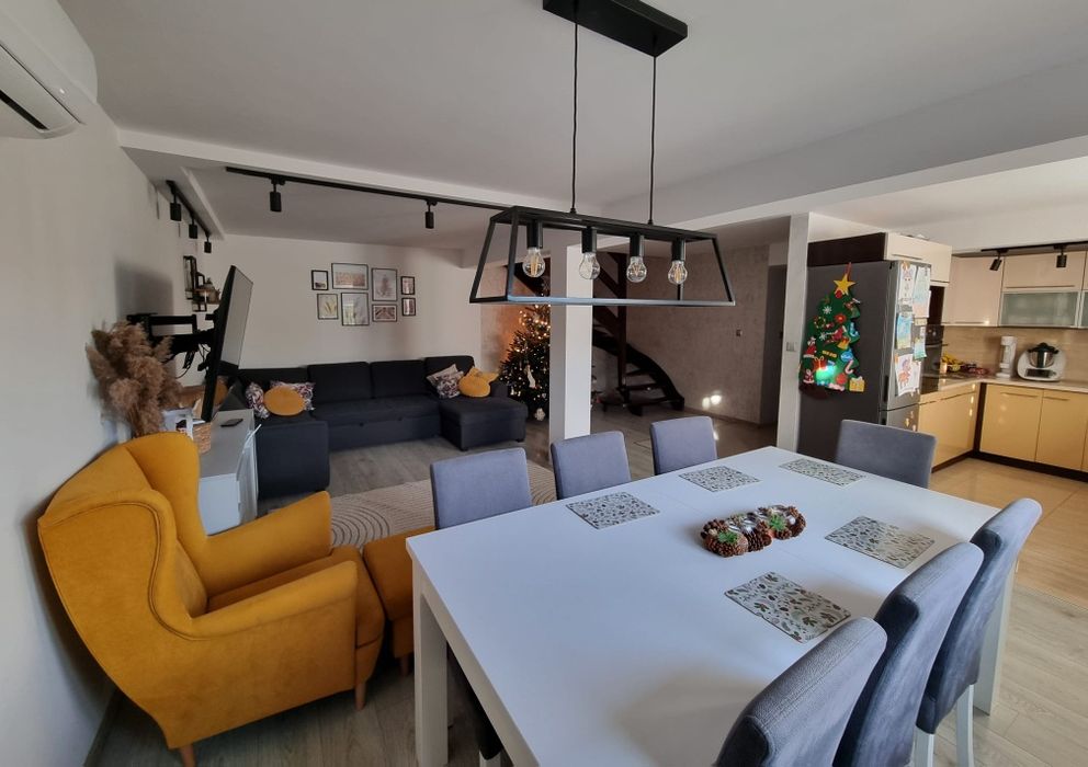 Sprzedam bezpośrednio piętrowy dom w zabudowie szeregowej zatorze