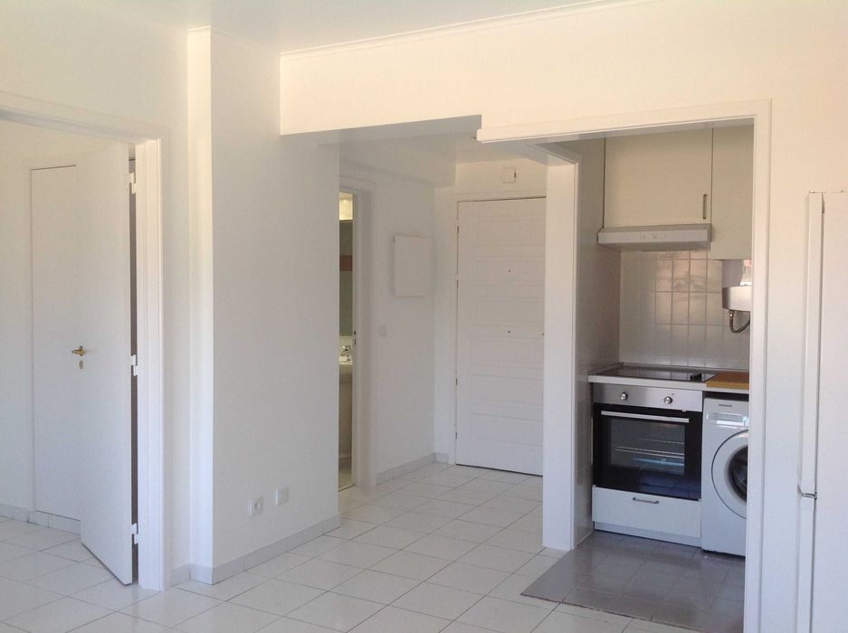 T1 com estacionamento e arrecadação: Apartamento curta/longa duração