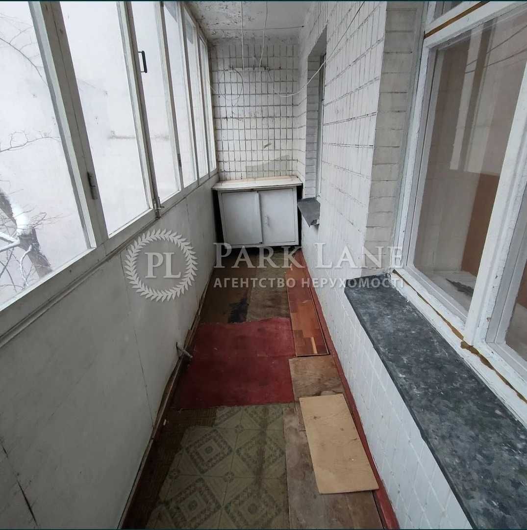 1кімн. 41кв.м.Омеляновича-Павленка  (Суворова) 18/20 .