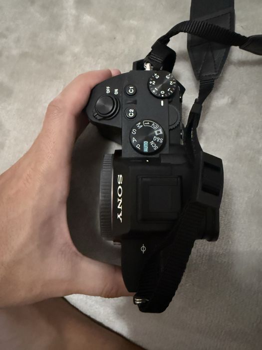 Sony A7III + Objetiva de Kit + Acessórios