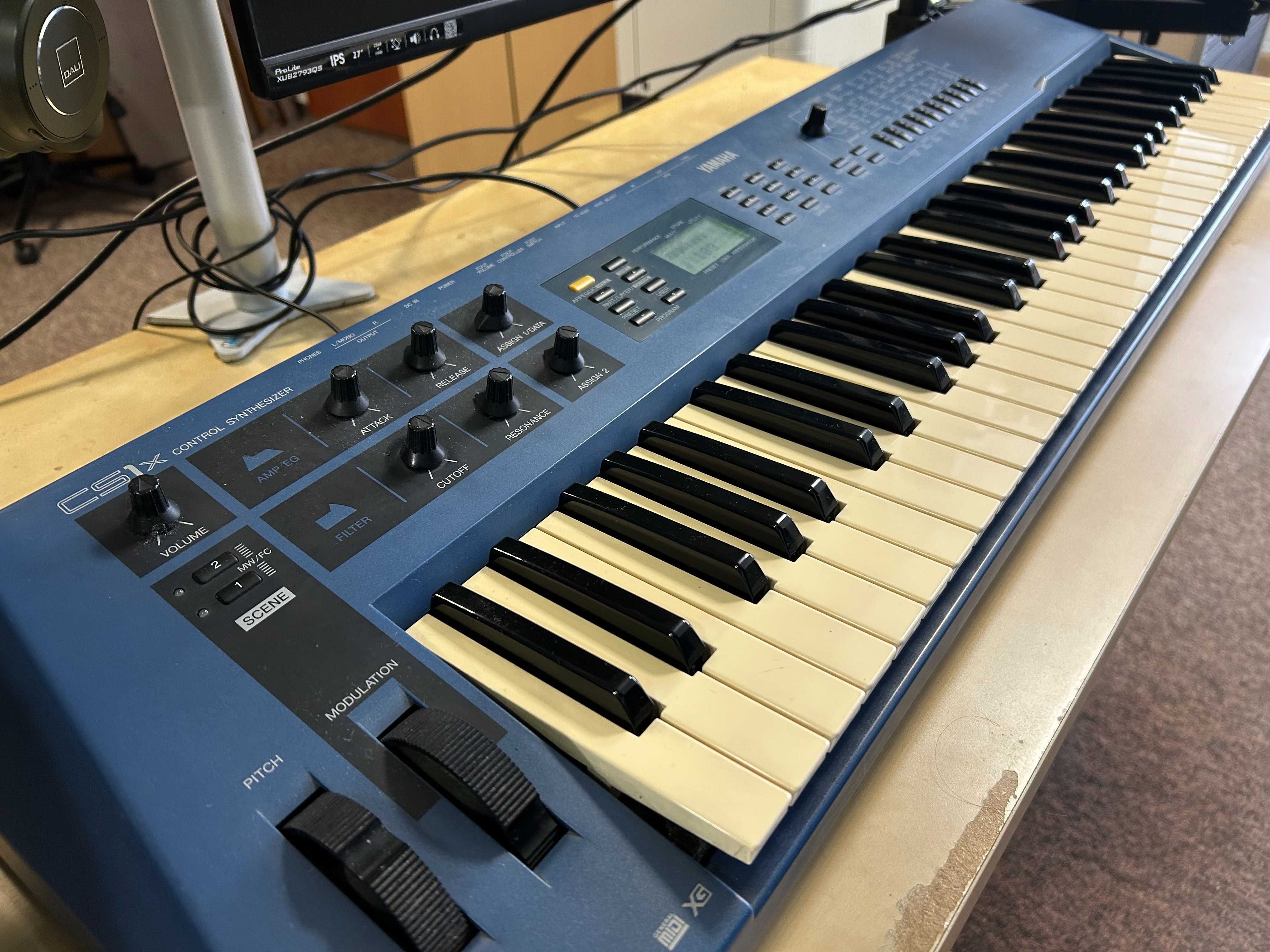 Syntezator Yamaha CS1X