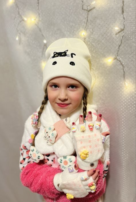 Продаю набір для дівчинки : шапка, шарф, терморукавички.