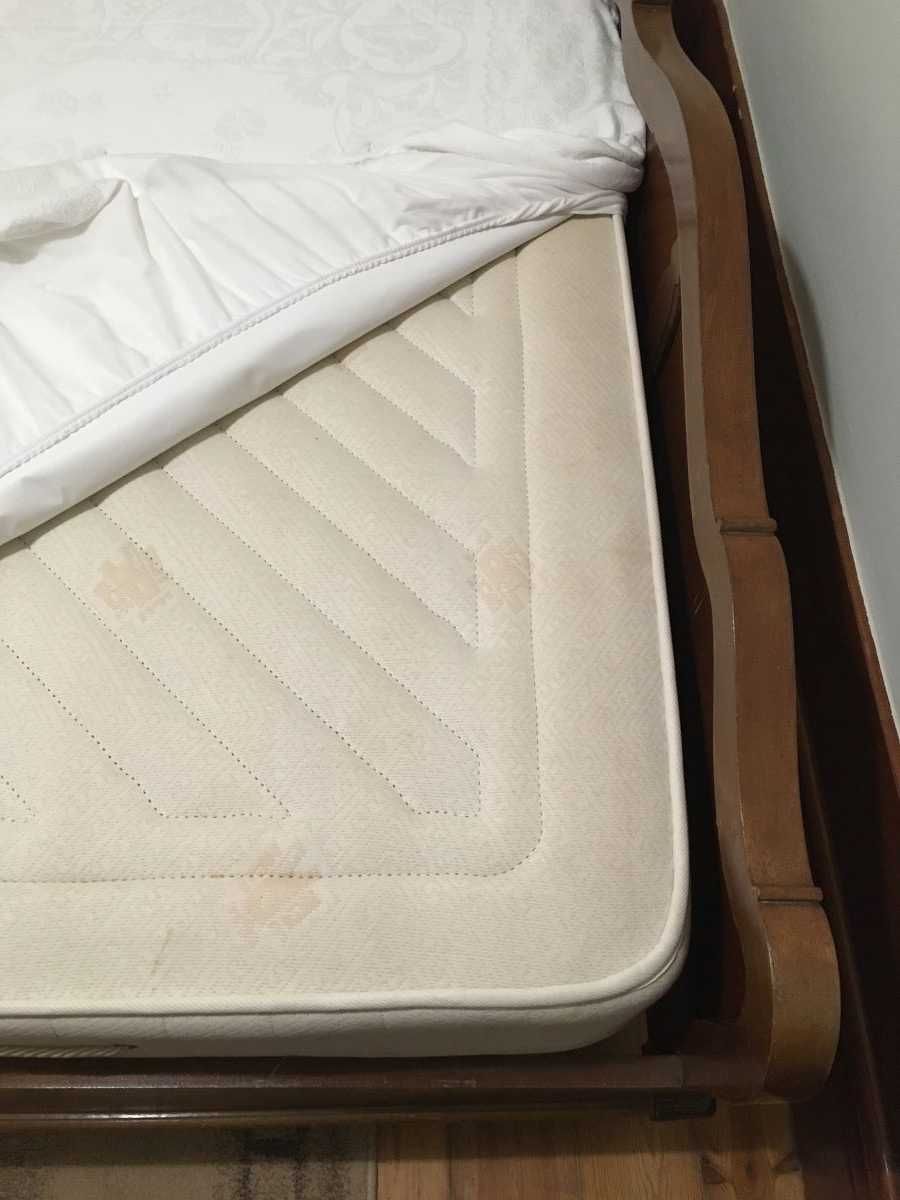 Cama de casal com colchão - estilo Queen Anne