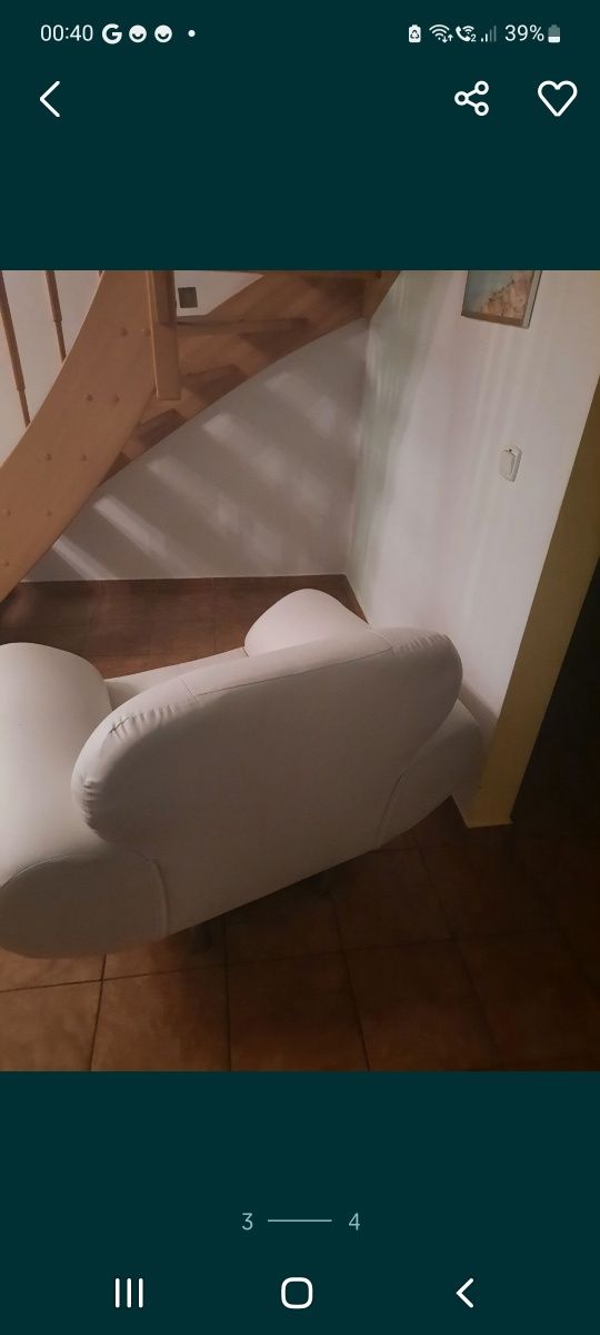 Biala sofa/fotel.skóra ekologiczna. Sa dwie sztuki.