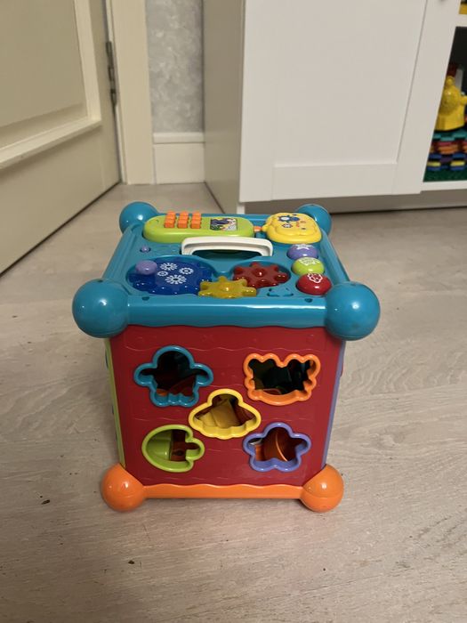 Бізі куб для розвитку.