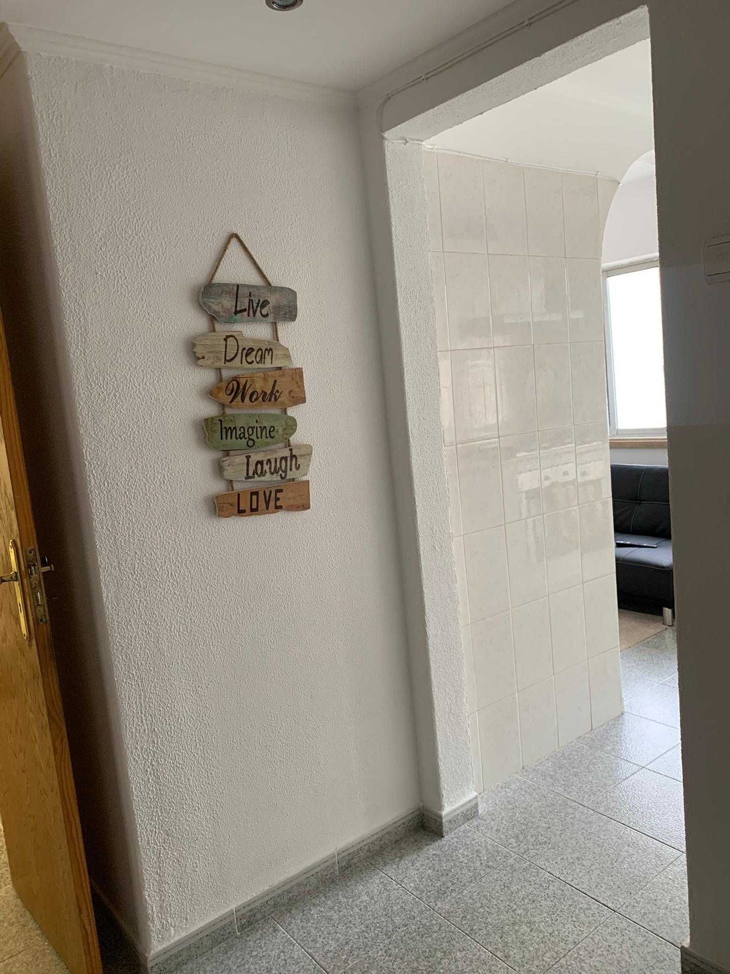 Almada, T2 sendo r/c com cozinha semi equipada
